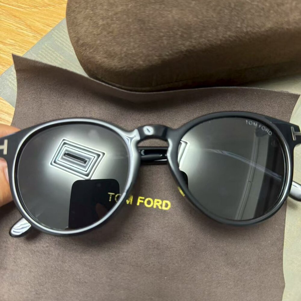 Tom Ford Black Round Sunglasses - Viral Retro Aesthetic